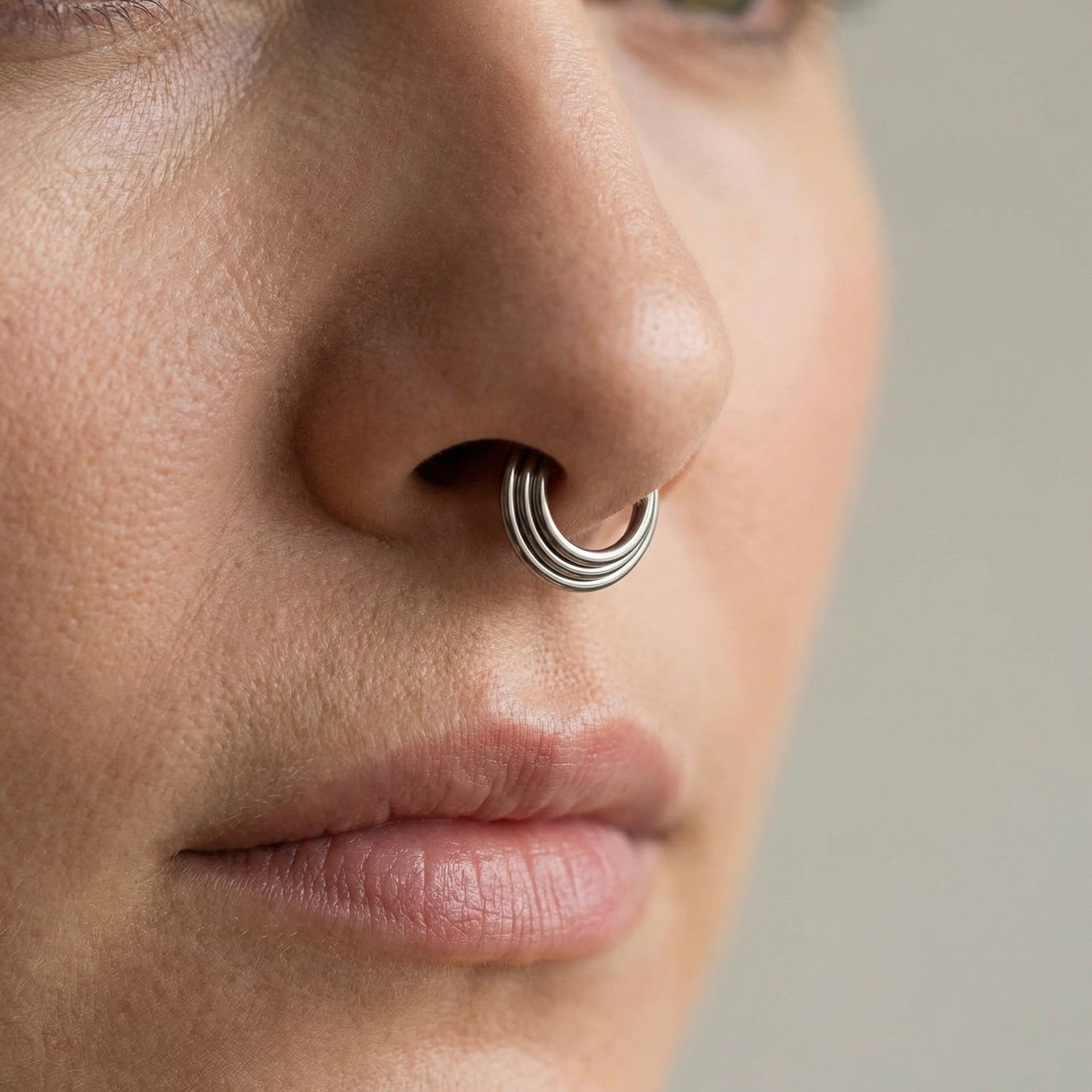 BECOME TREE CONCHO×HOOP PIERCE Three-Layer Hoop Clicker - Titanium ASTM – Piercepective