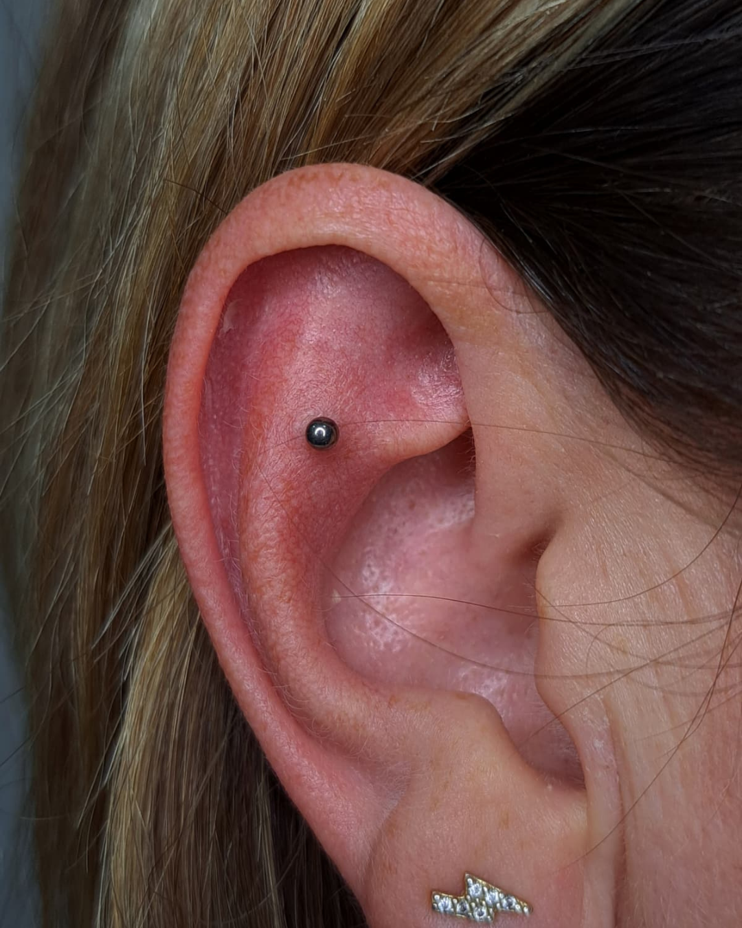 piercing flat em titanio