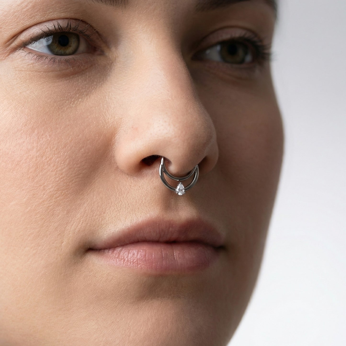 ARGOLA DUPLA COM ZIRCÓNIA EM TITANIO