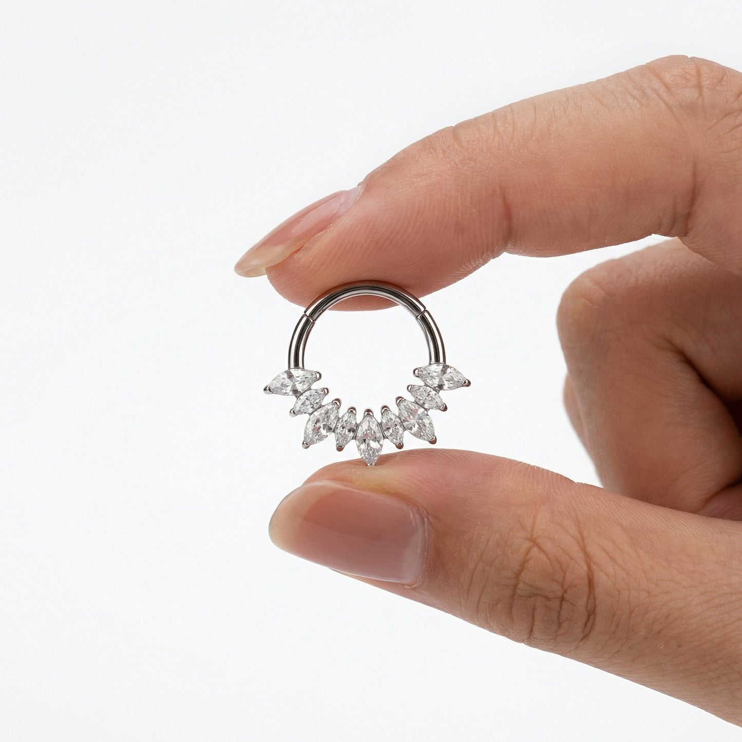 
                  
                    Argola com zircónias marquise titanio
                  
                