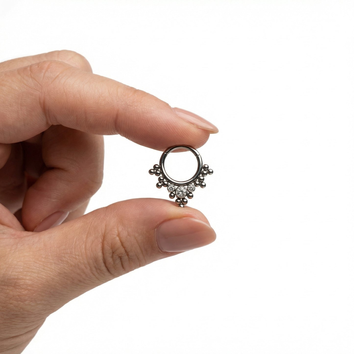 
                  
                    Ring med 3 Zirconias och Trinitys - Clicker - Titan ASTM-F136
                  
                