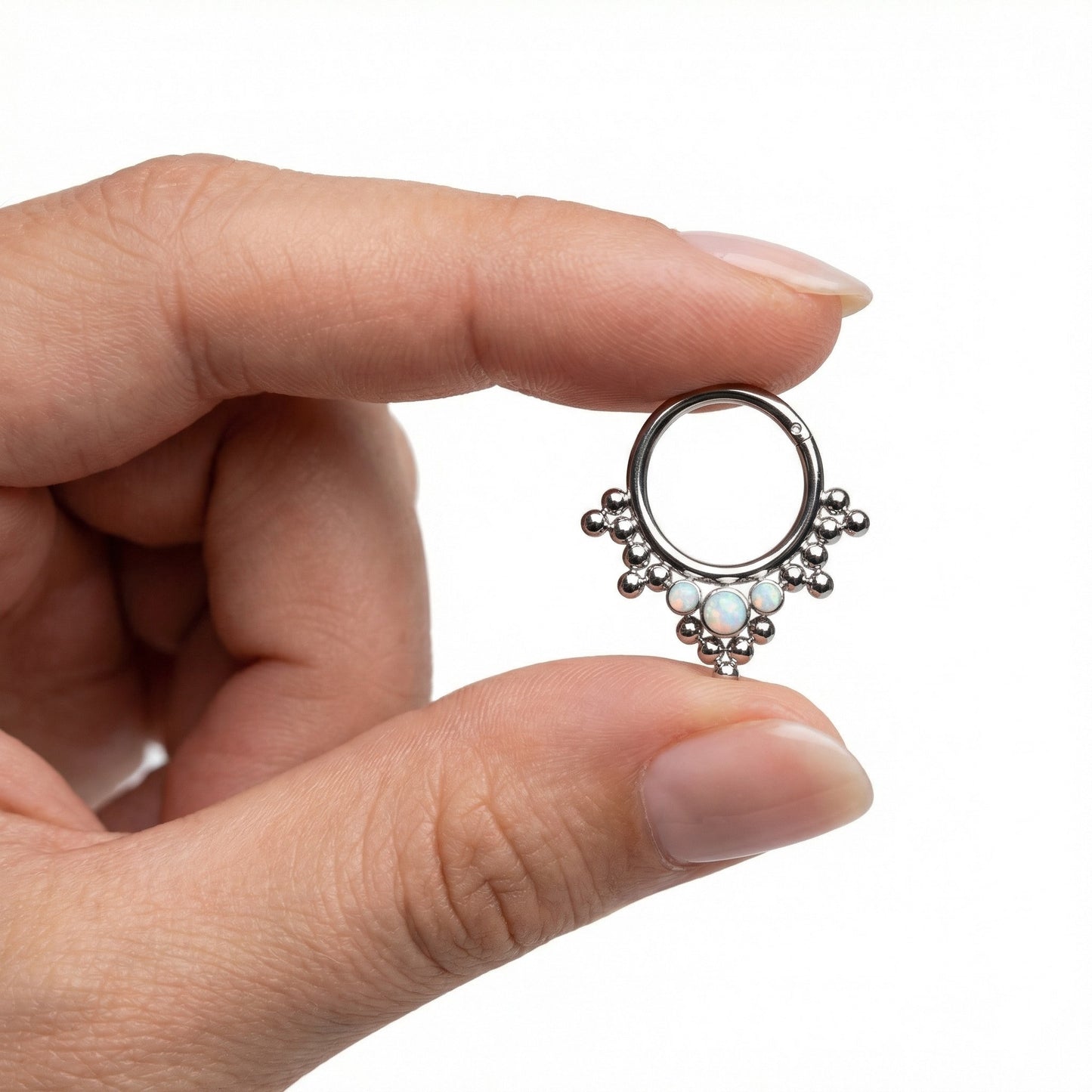 
                  
                    Anello con Opali e Sfere – ASTM Titanium Clicker
                  
                