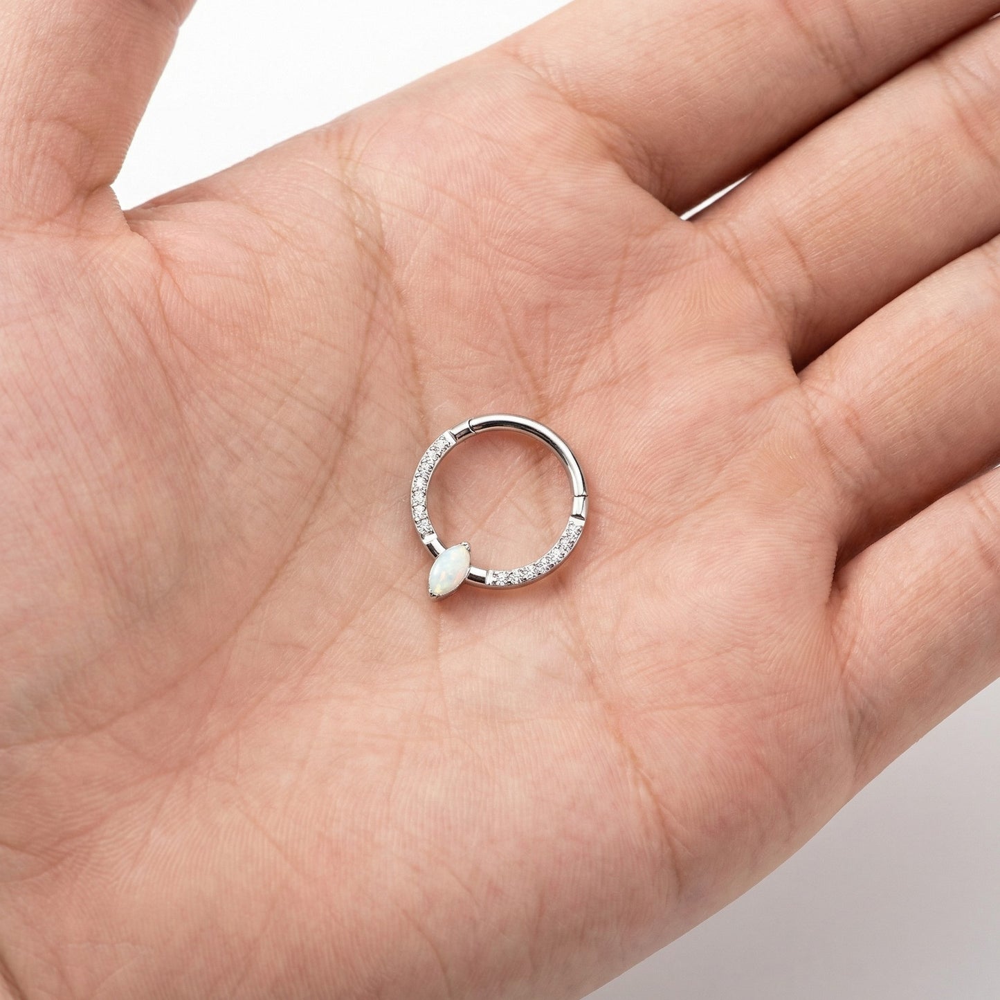 
                  
                    Argola com Opala Marquise 
                  
                