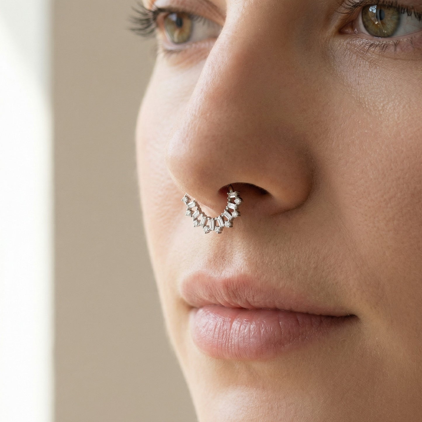 Argola com Zircónias Baguete em titanio