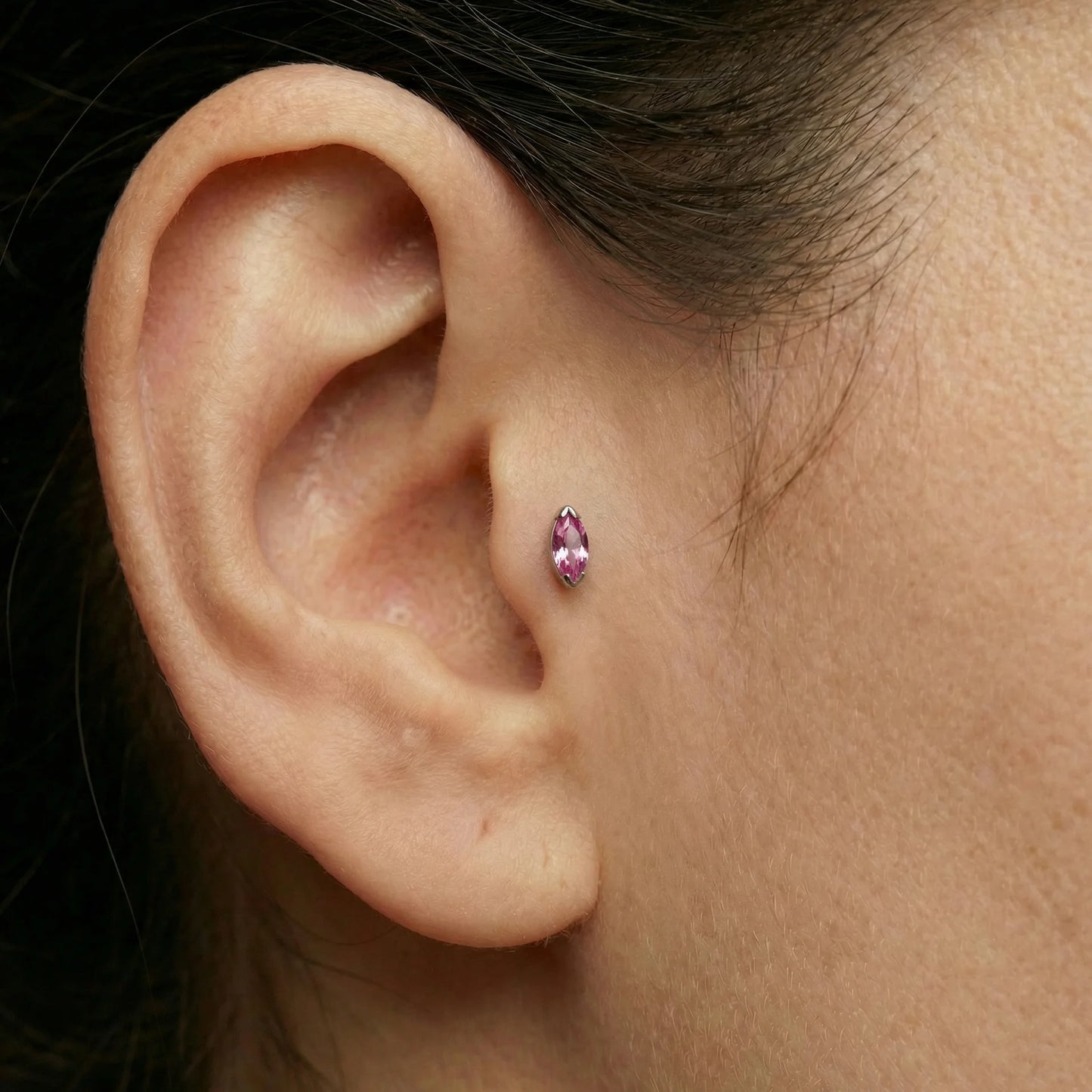 
                  
                    Labret c/ Zircónia Marquise rosa, piercing tragus
                  
                