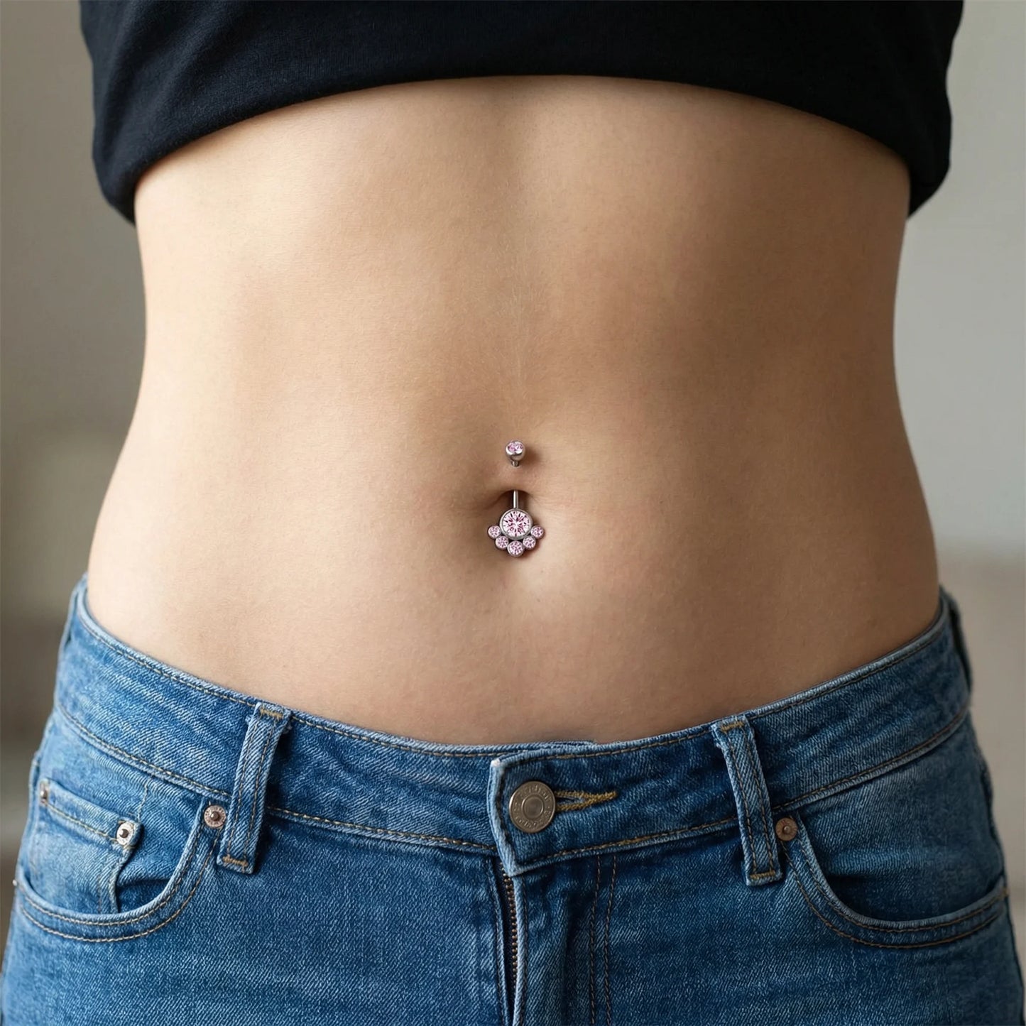 
                  
                    Piercing para Umbigo c/ Cluster 6 Zircónias – Rosca Interna Titânio
                  
                