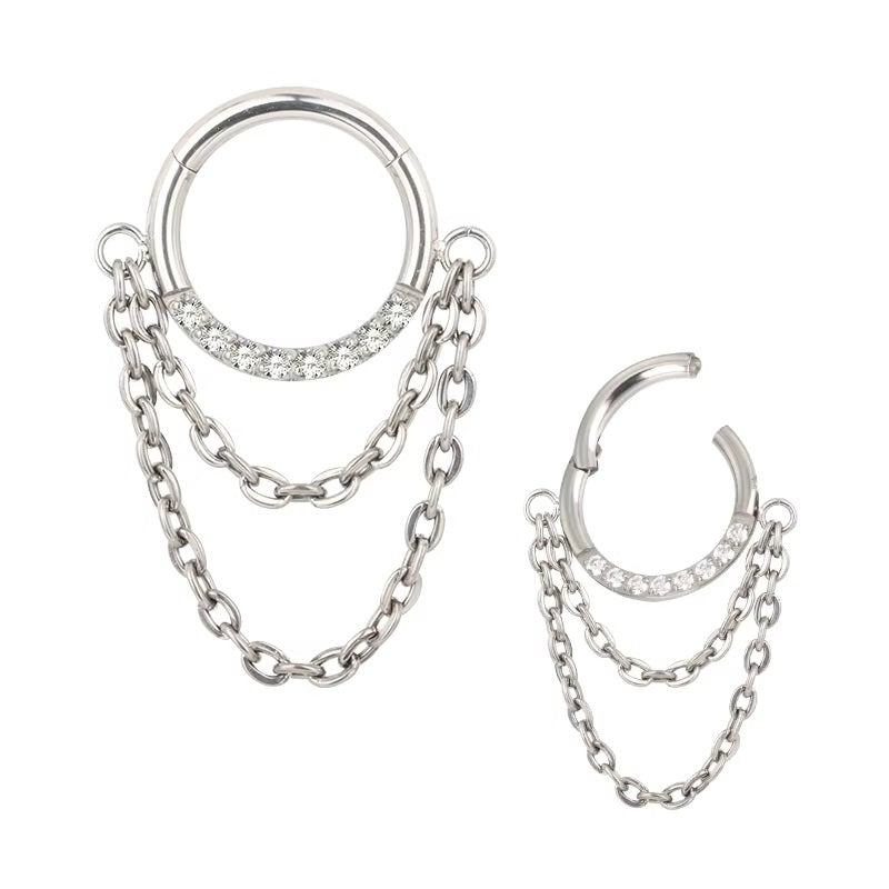 Argola com correntes e zircónias, em titânio ASTM, fecho clicker