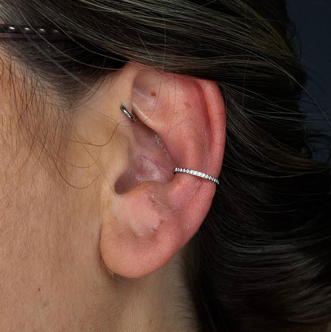 
                  
                    Ring med sido -zirkoniet - ASTM Titanium Clicker
                  
                