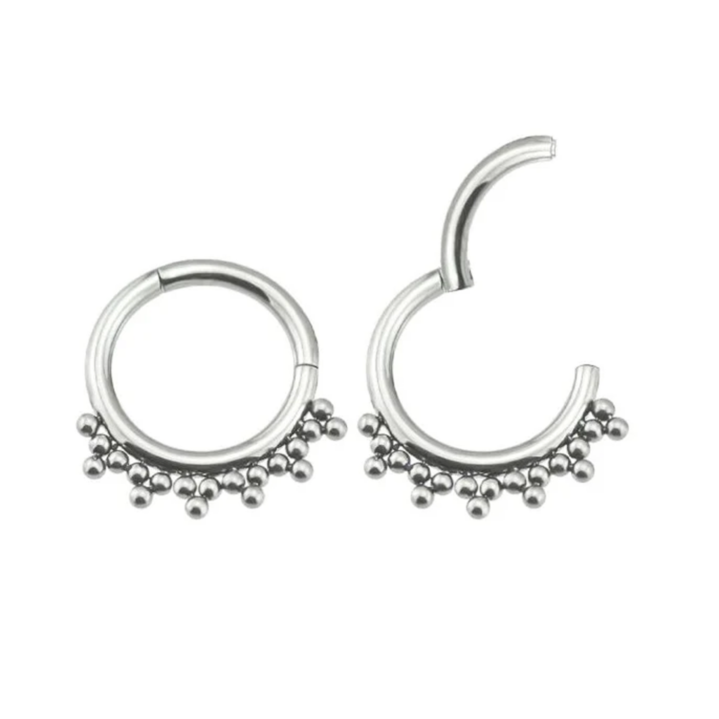 Argola com detalhes de pequenas esferas em titânio – clicker para septo, daith ou hélix