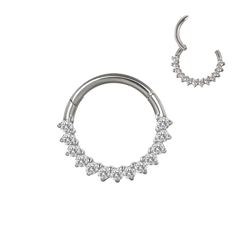 Argola com linha de zircónias cravejadas em titânio ASTM – ideal para sépto ou hélix