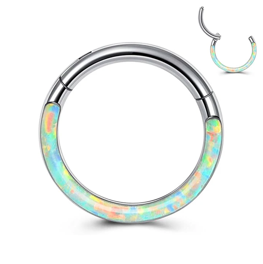 Argola com opala arco-íris em titânio – ideal para septo ou daith