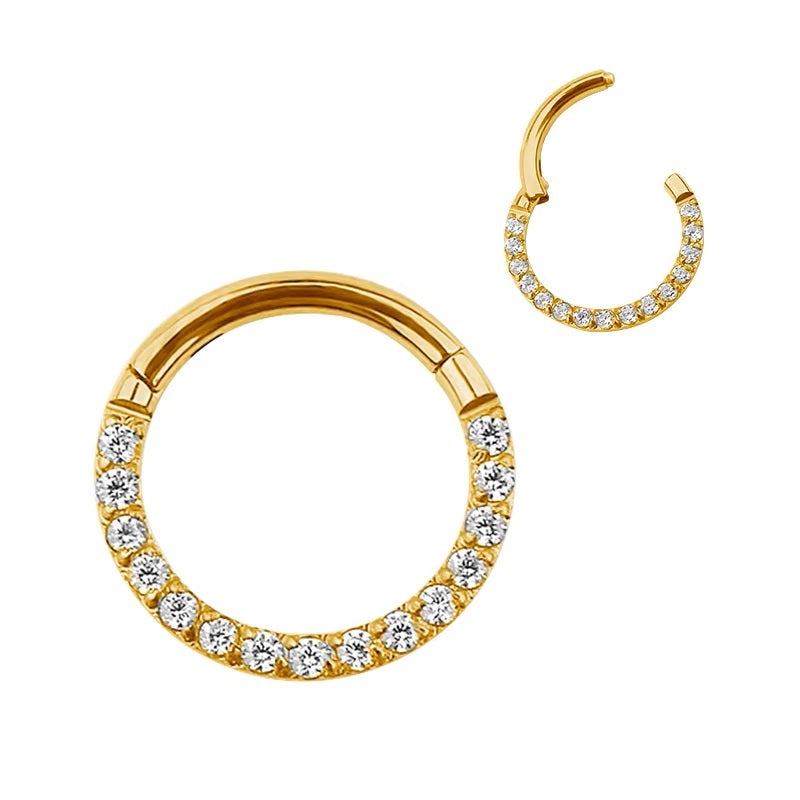 Argola em titânio PVD gold com zircónias cravejadas – ideal para septo ou orelha