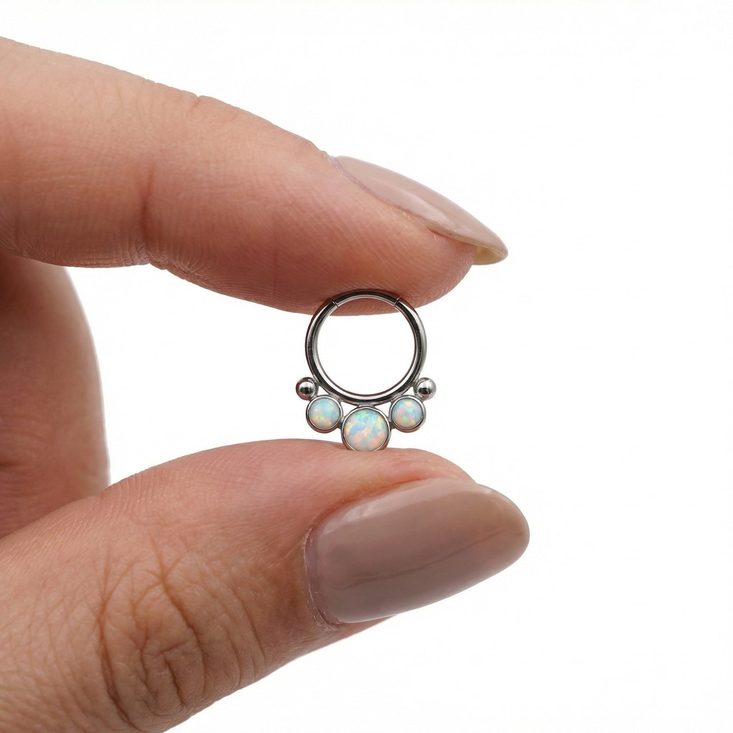 
                  
                    Bague avec opales et sphères – ASTM Titanium Clicker
                  
                