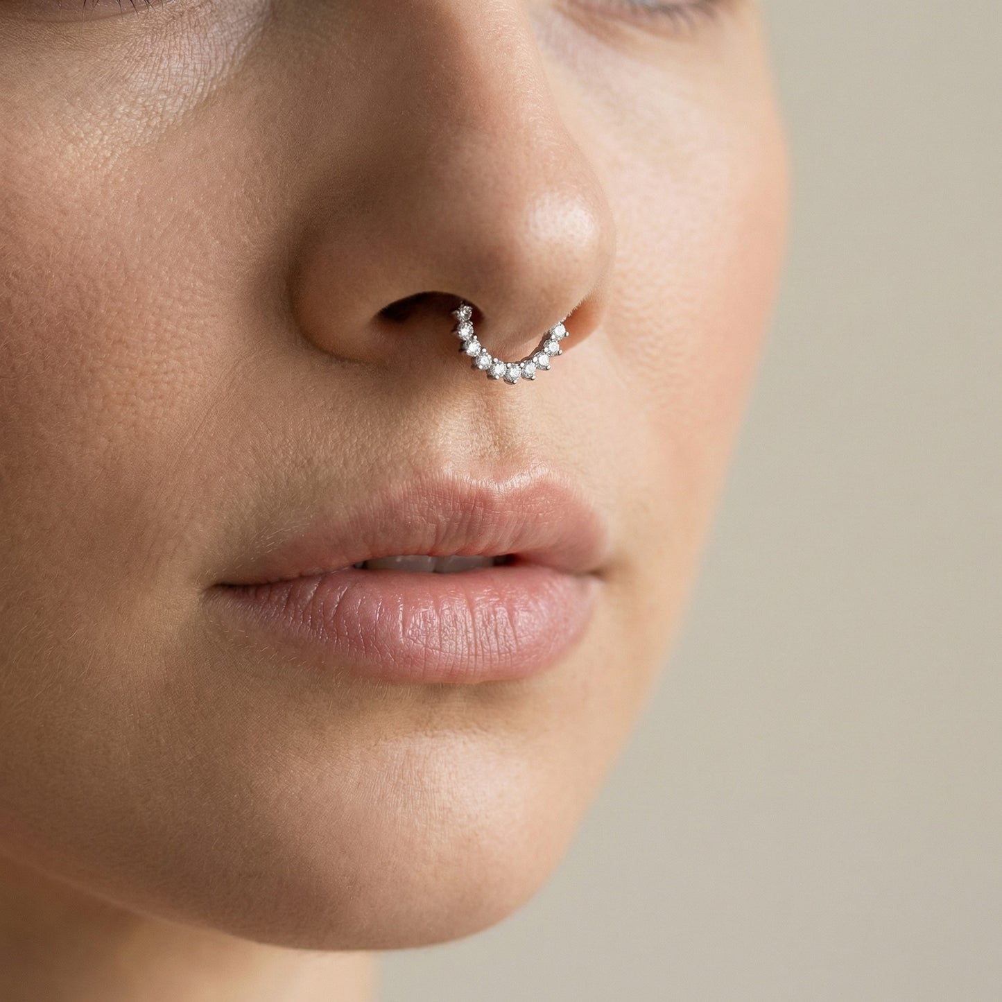 Argola com linha de zircónias