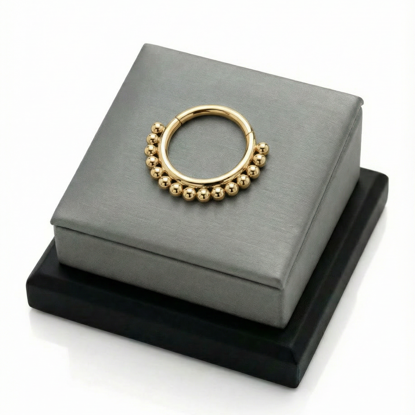 
                  
                    argola com missangas , piercing orelha, septo
                  
                