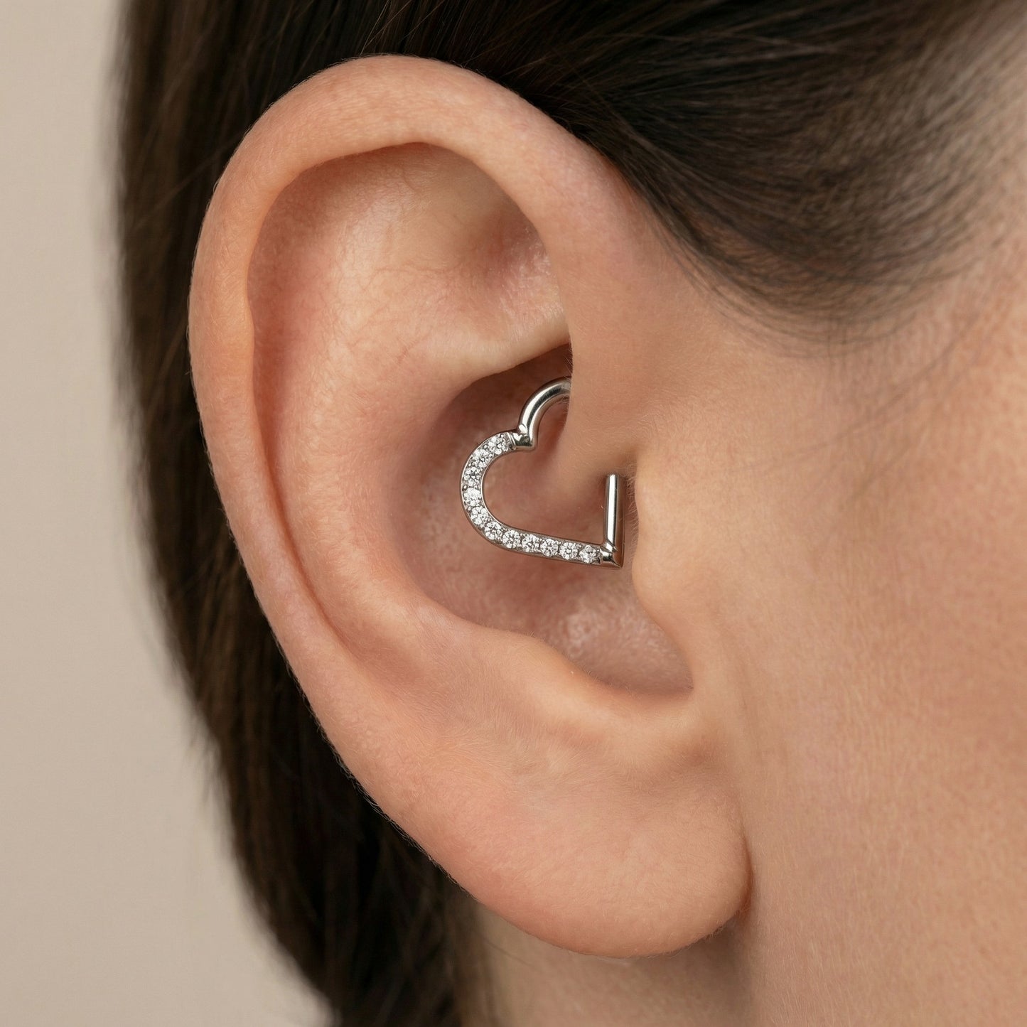 Argola coração cravejada com zircónias,piercing daith