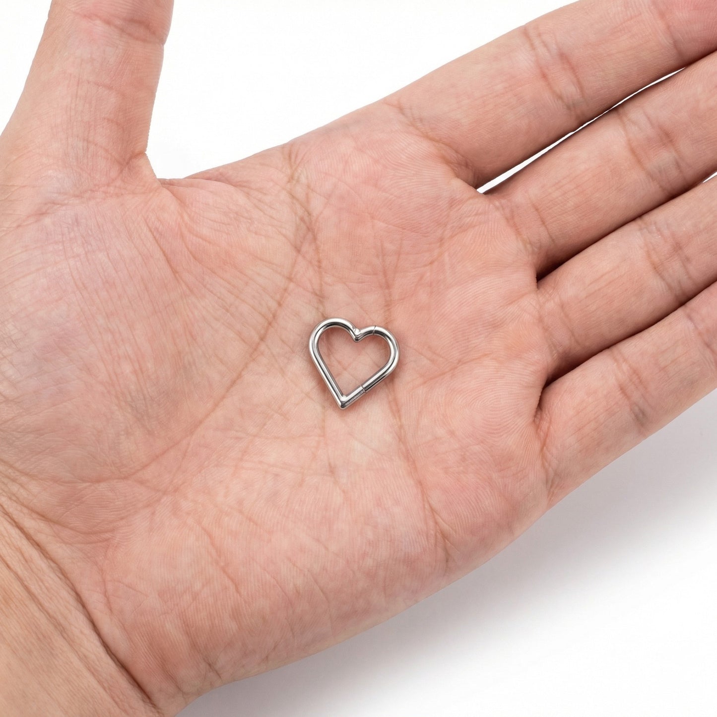 
                  
                    argola coraçao titanio, piercing daith
                  
                