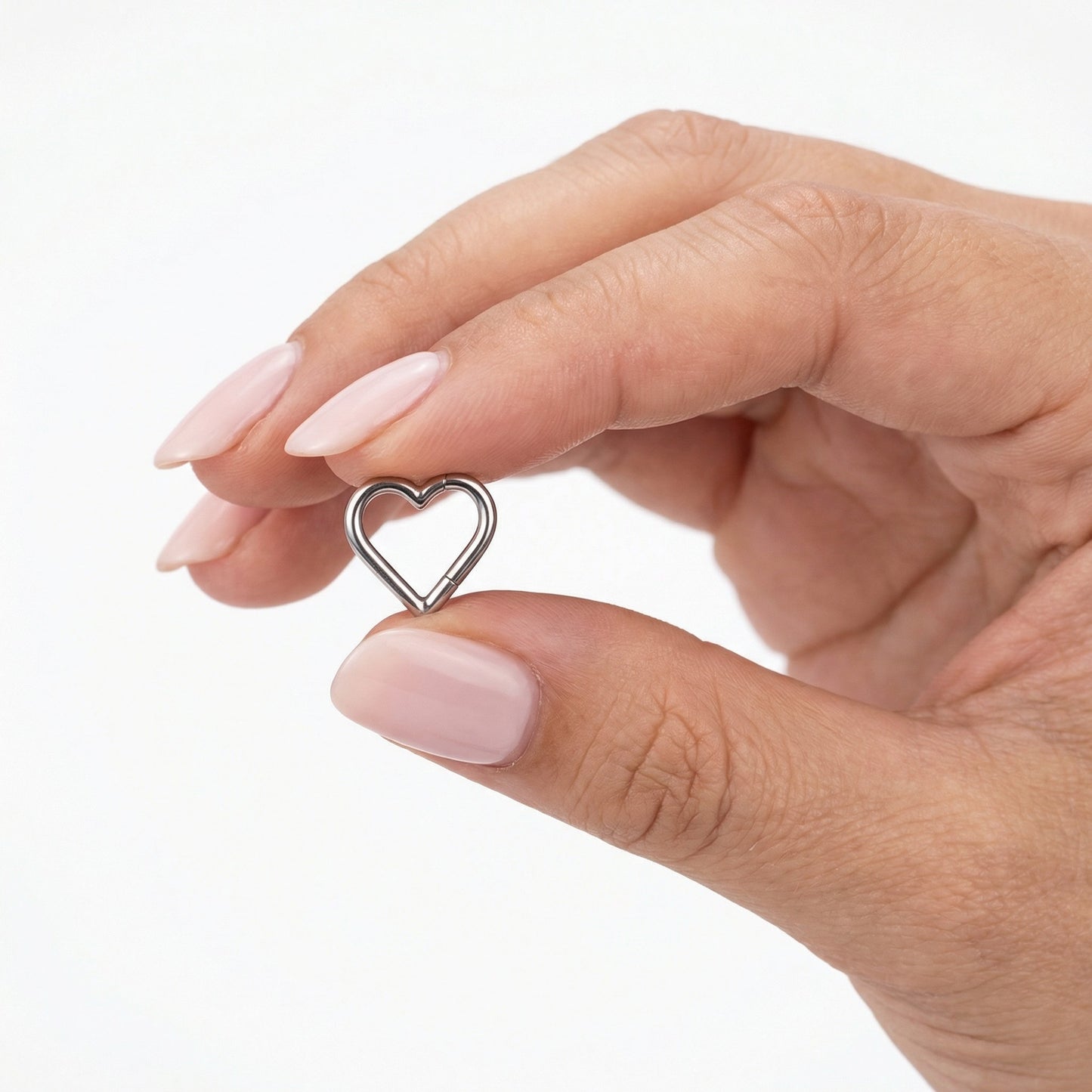 
                  
                    argola coraçao titanio, piercing daith
                  
                