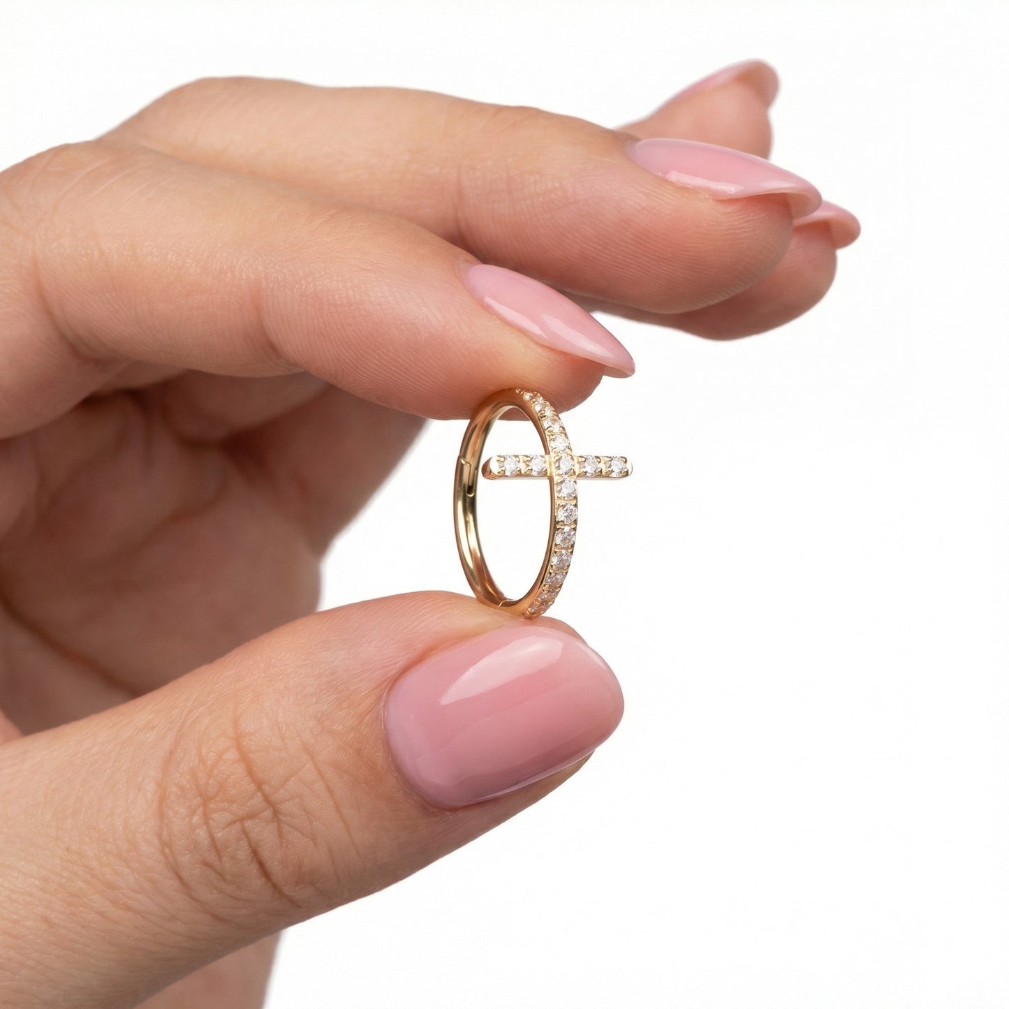 Argola com Cruz de Zircónias – Clicker Titânio PVD Gold