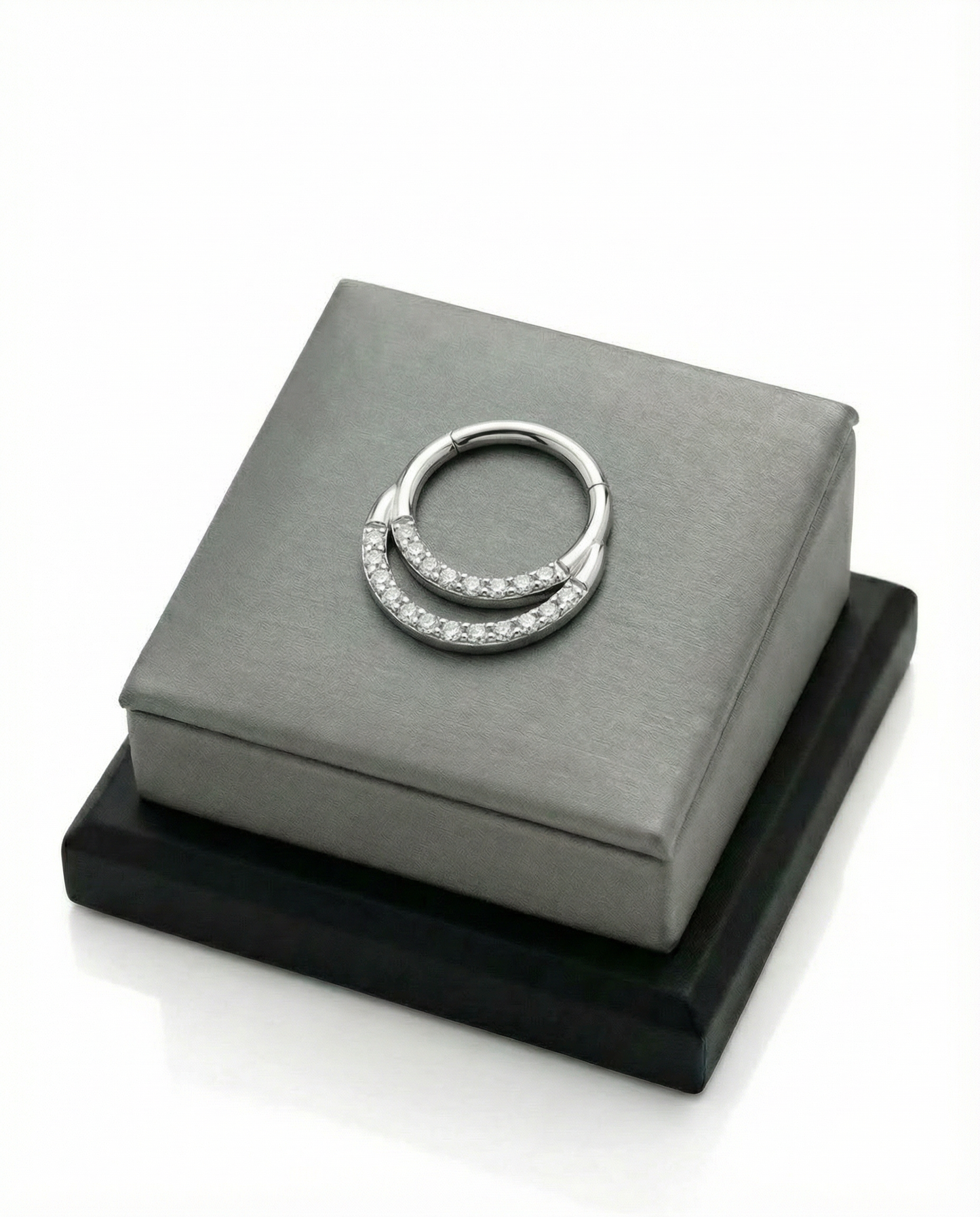 
                  
                    argola com zircónias para piercing nariz e orelha
                  
                