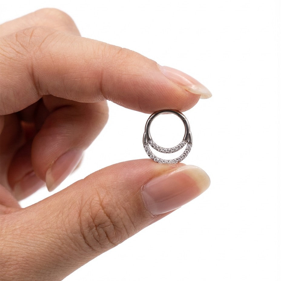 
                  
                    argola com dupla fila de zircónias
                  
                