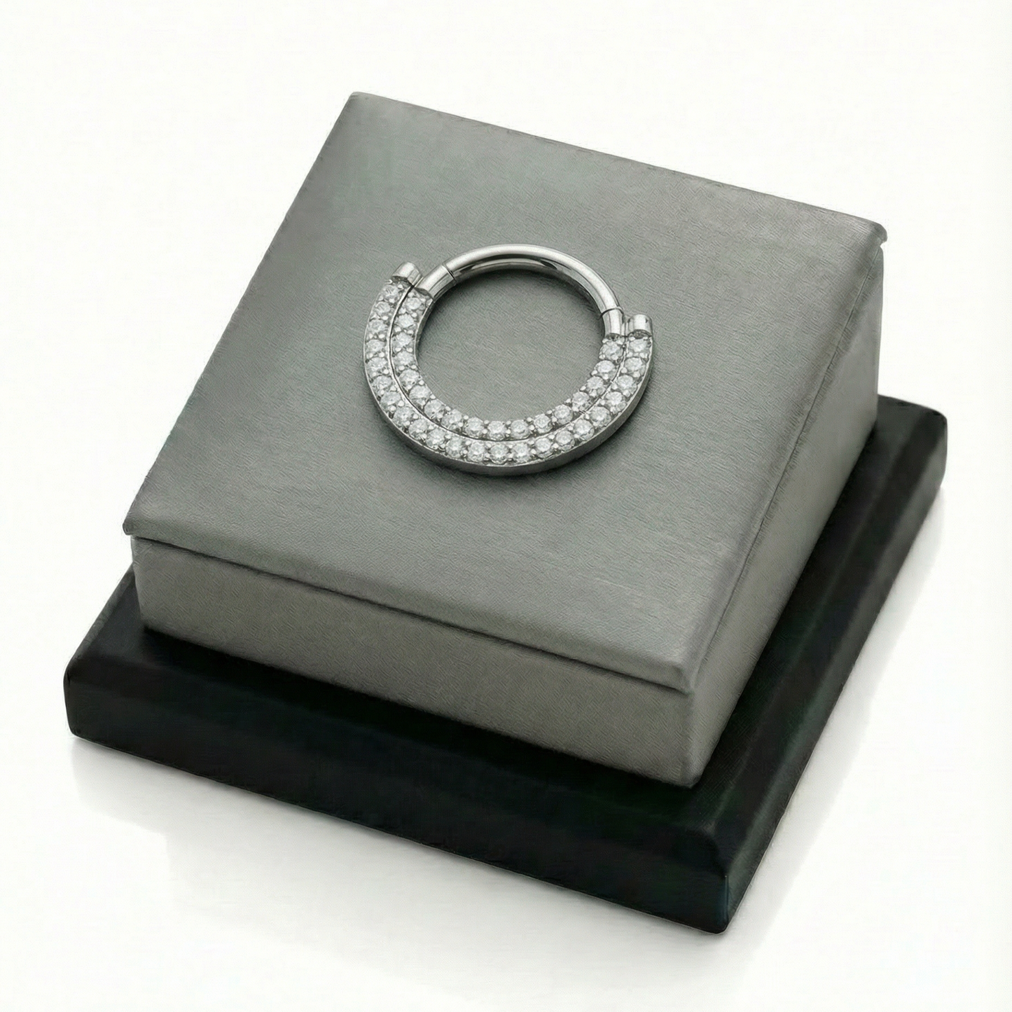 argola dupla fila de zirconias , piercing orelha e septo