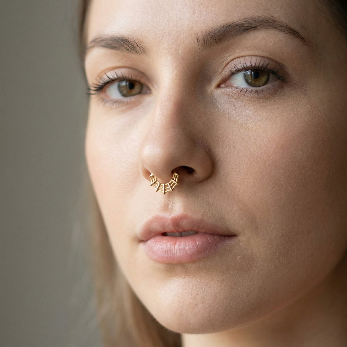 argola teia titanio gold