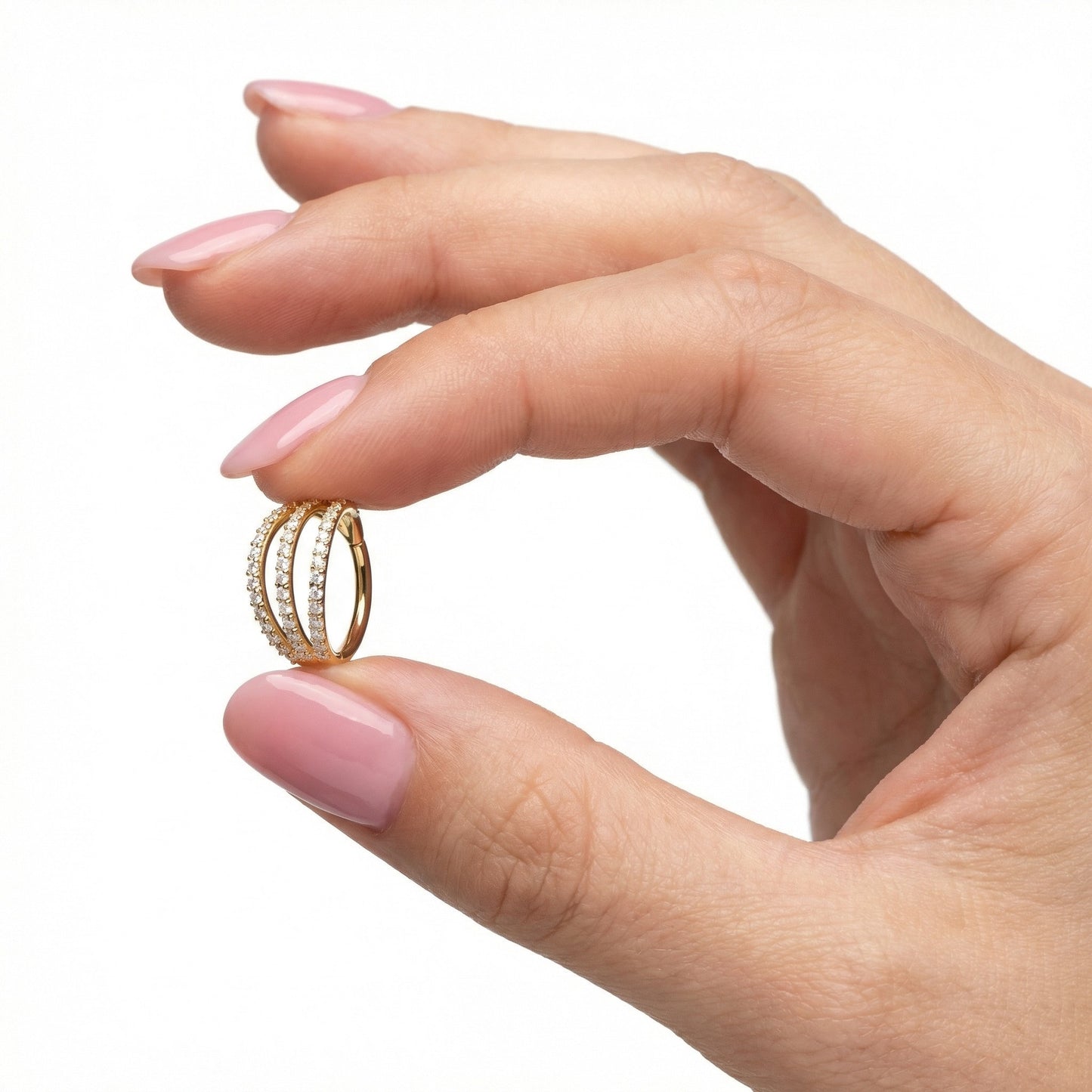 argola tripla com brilhantes em titanio pvd gold