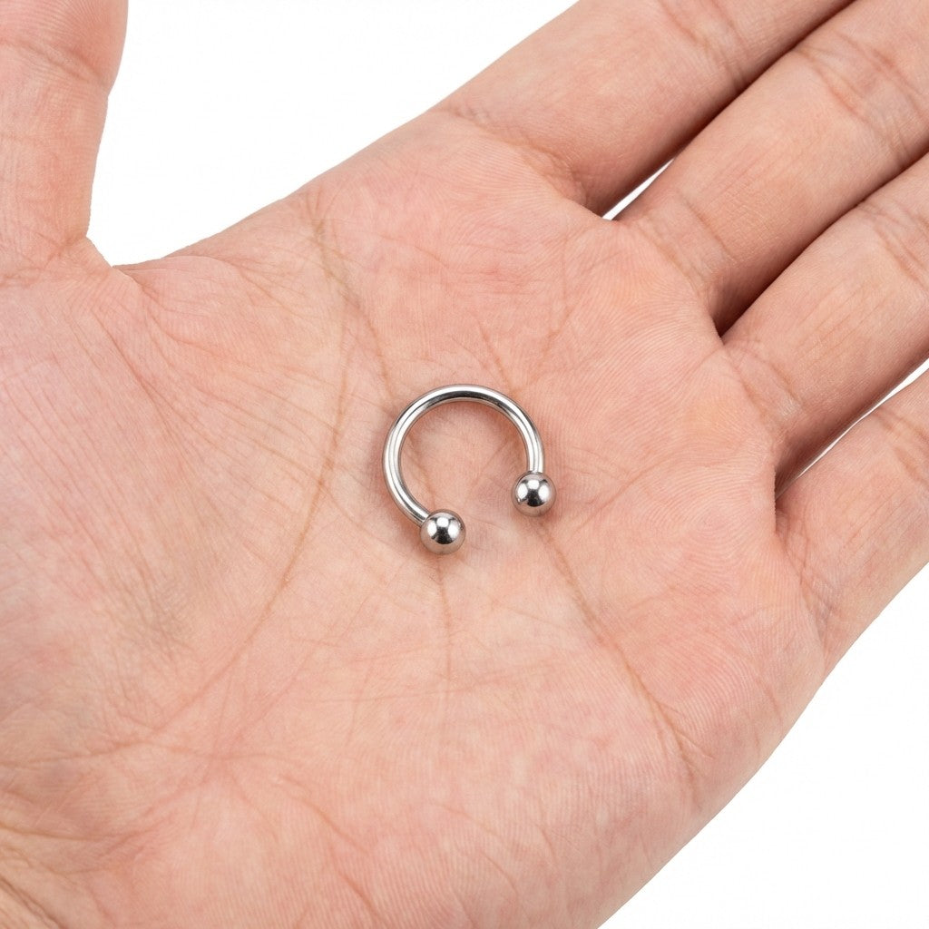 
                  
                    Ferro di cavallo con sfere Ferro di cavallo - Filettatura interna Titanio ASTM
                  
                