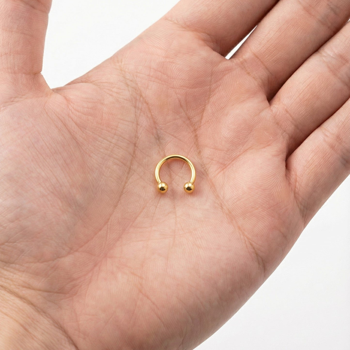 
                  
                    piercing ferradura em gold
                  
                