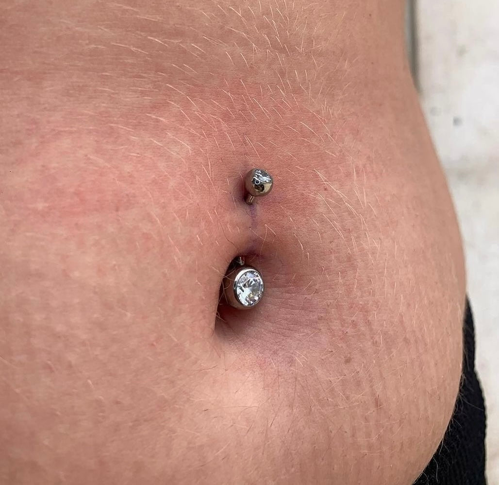 Piercing Navel com duas zircónias redondas em titânio com rosca interna