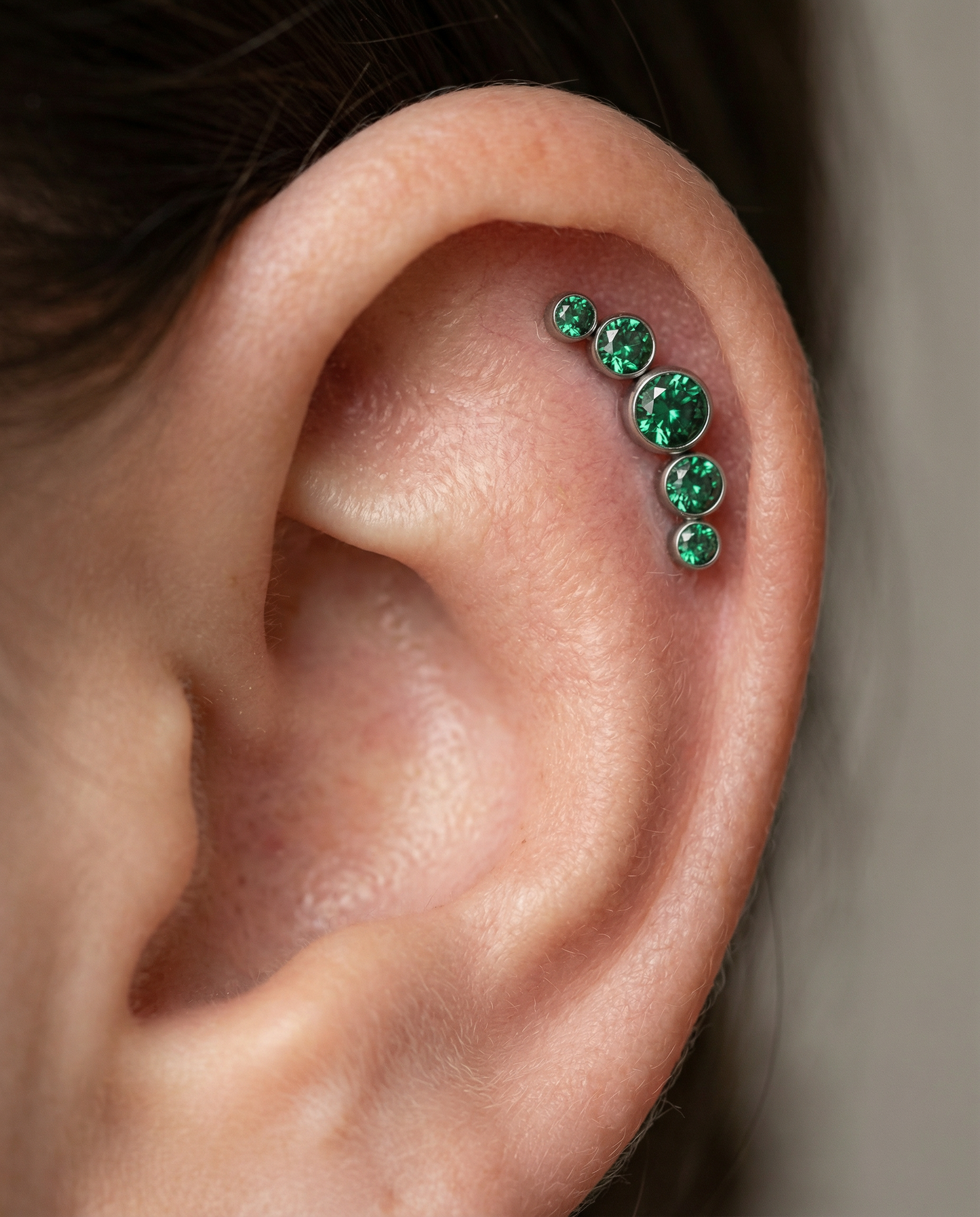 
                  
                    piercing hélix zircónia esmeralda
                  
                