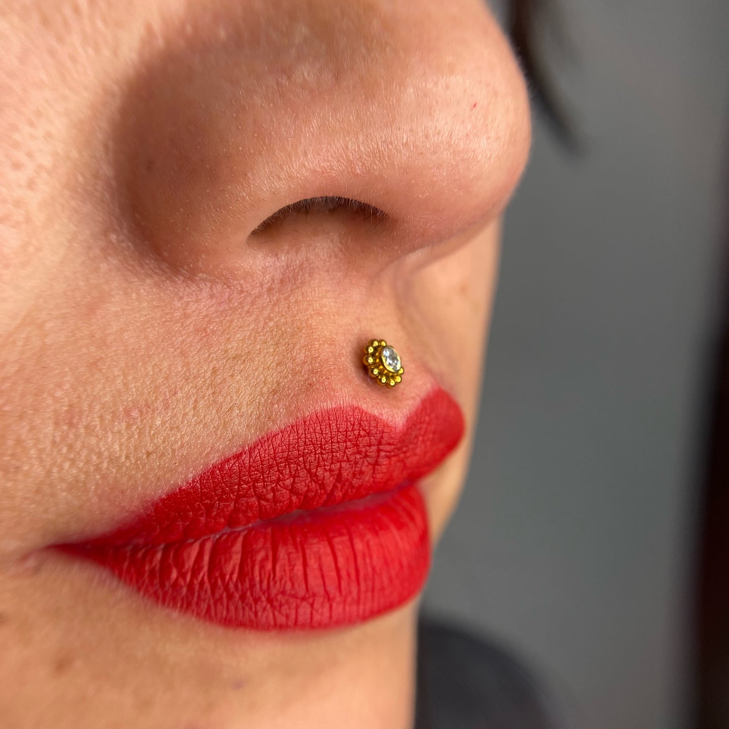 piercing medusa em titânio na piercepective