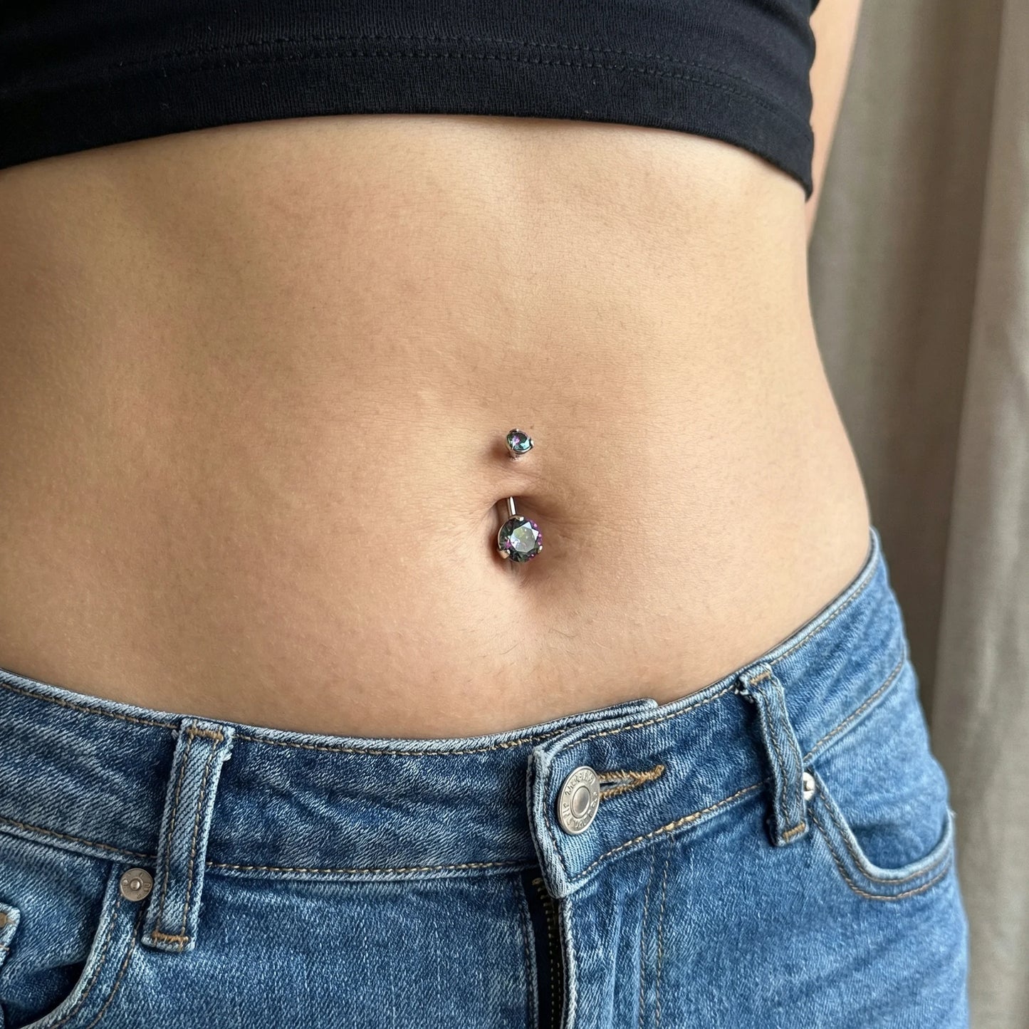 
                  
                    Piercing de Umbigo c/ Zircónias Cravejadas
                  
                