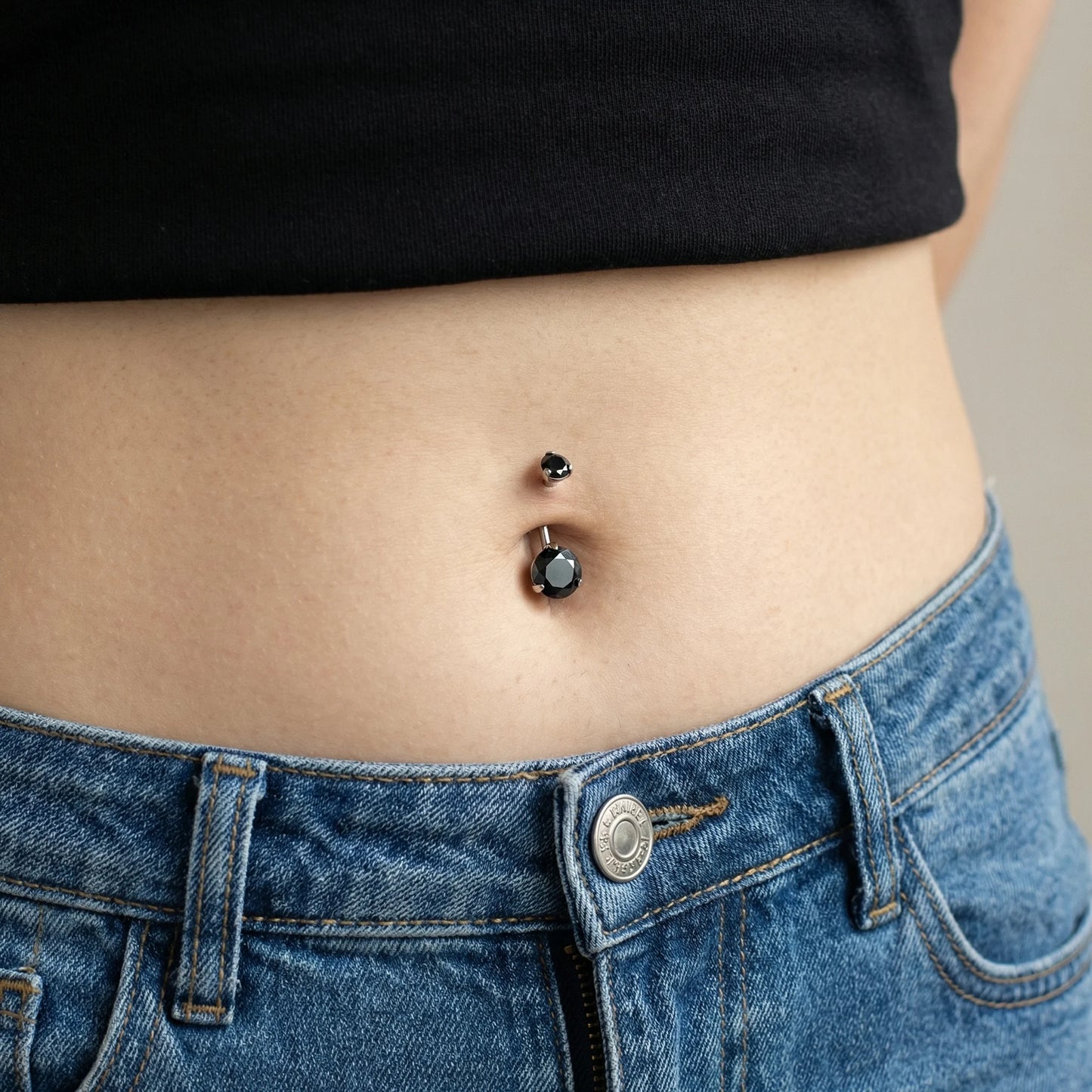 
                  
                    Piercing de Umbigo c/ Zircónias Cravejadas
                  
                